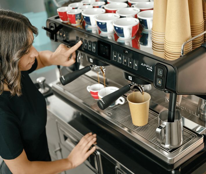 Кофемашина Nuova Simonelli Appia Viva XT 2Gr Black NSAVXT2B фото