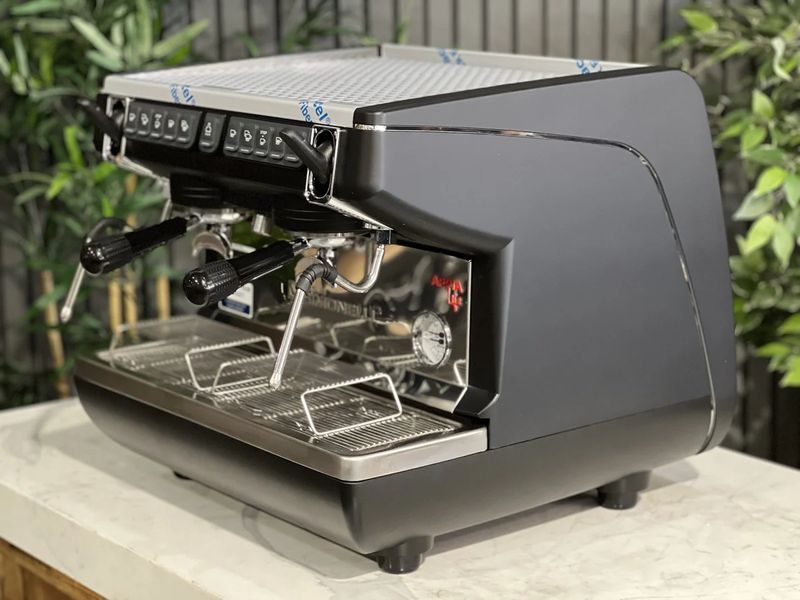 Кофемашина Nuova Simonelli Appia Life Compact 2Gr V Black NSALC2VB фото