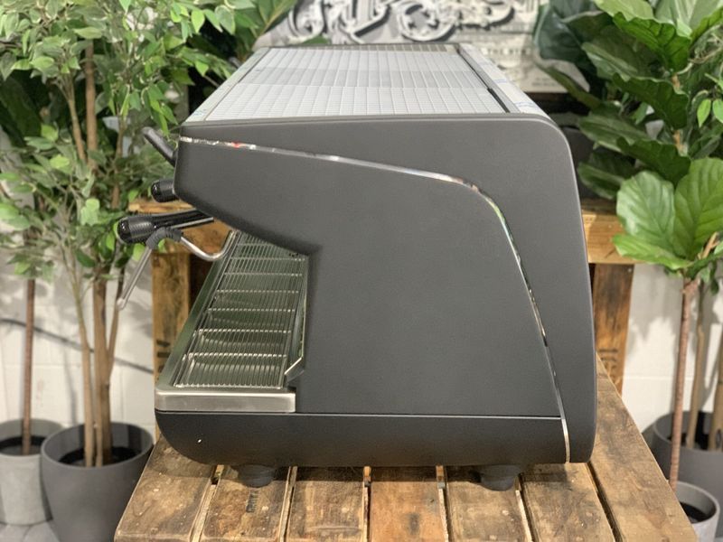 Кофемашина Nuova Simonelli Appia Life 3Gr V NSAL3V фото